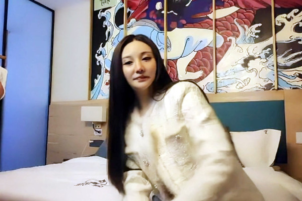 高价 约 啪 魔都 顶 级 外 围 黑 直 长 女 神 级颜值 长 腿细腰 美 乳 气质优雅明 星也不过如此