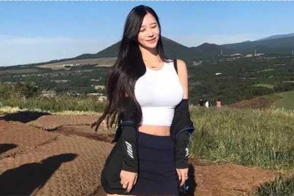 肤白貌美G杯小少妇与情人酒店约啪